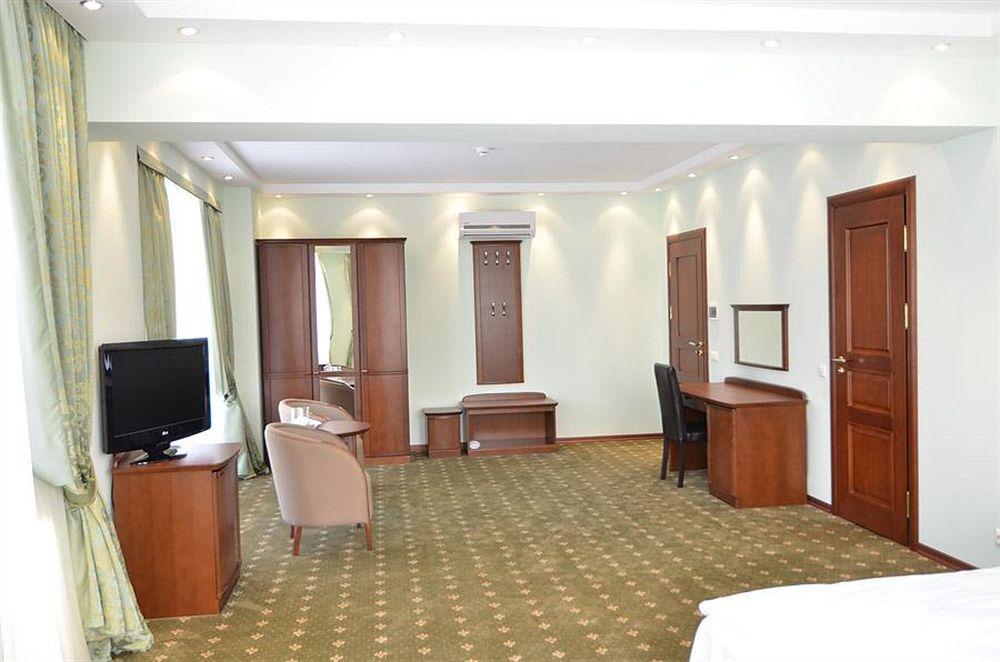 Platinum Hotel Chisinau Exterior foto